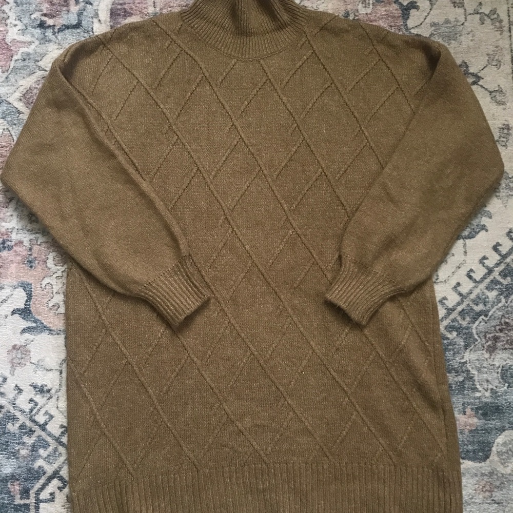 Women's Diamond Knit Turtleneck Sweater in Light Brown